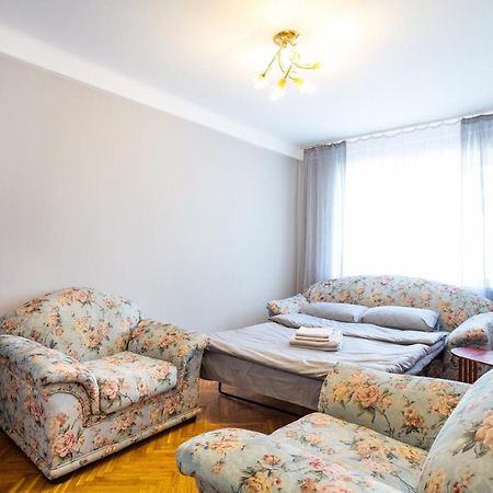 Apartment Near Metro Pecherskaya Kiev Buitenkant foto