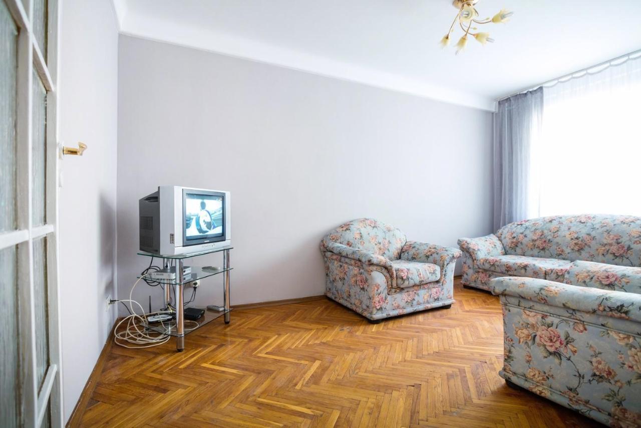 Apartment Near Metro Pecherskaya Kiev Buitenkant foto
