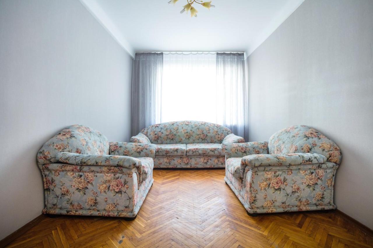 Apartment Near Metro Pecherskaya Kiev Buitenkant foto