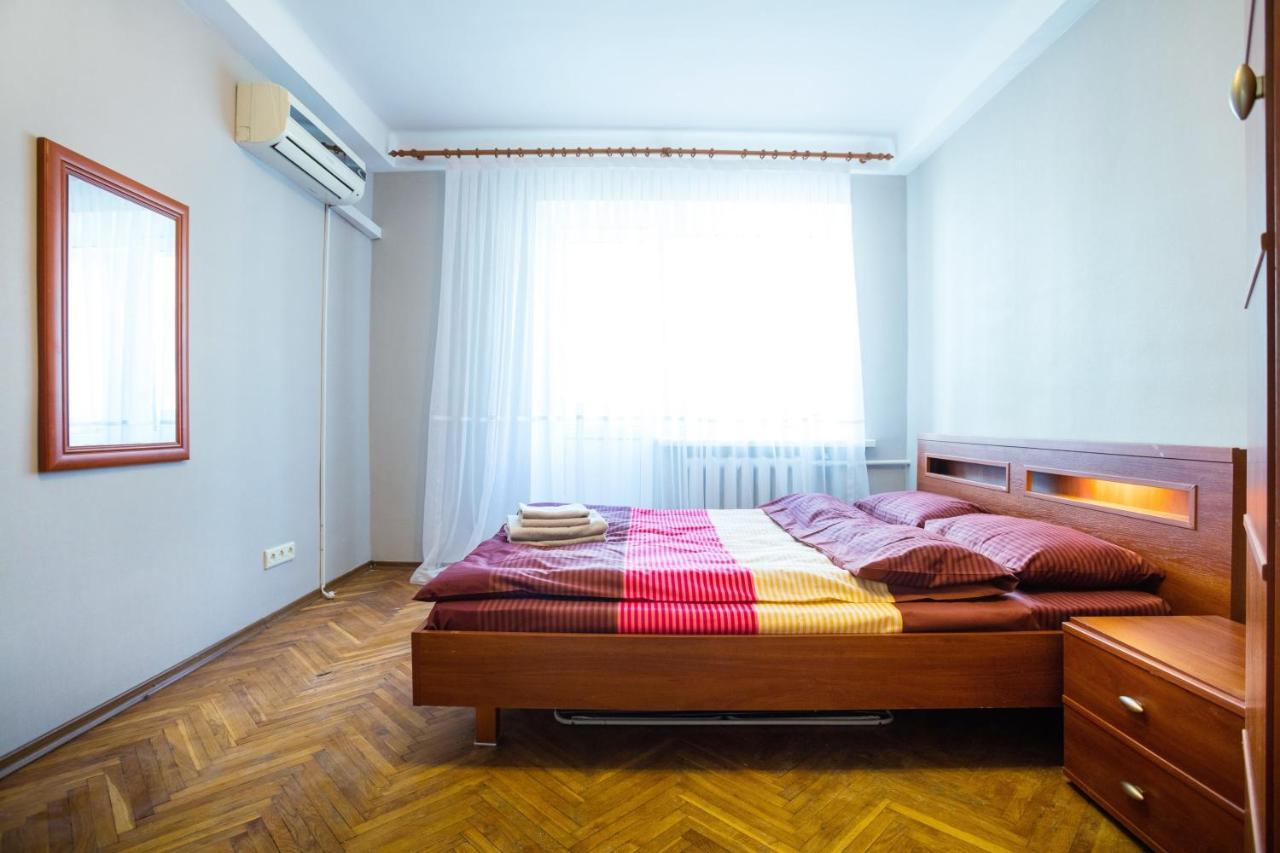 Apartment Near Metro Pecherskaya Kiev Buitenkant foto