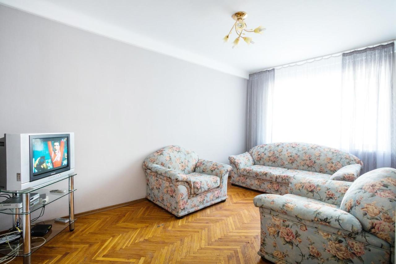 Apartment Near Metro Pecherskaya Kiev Buitenkant foto