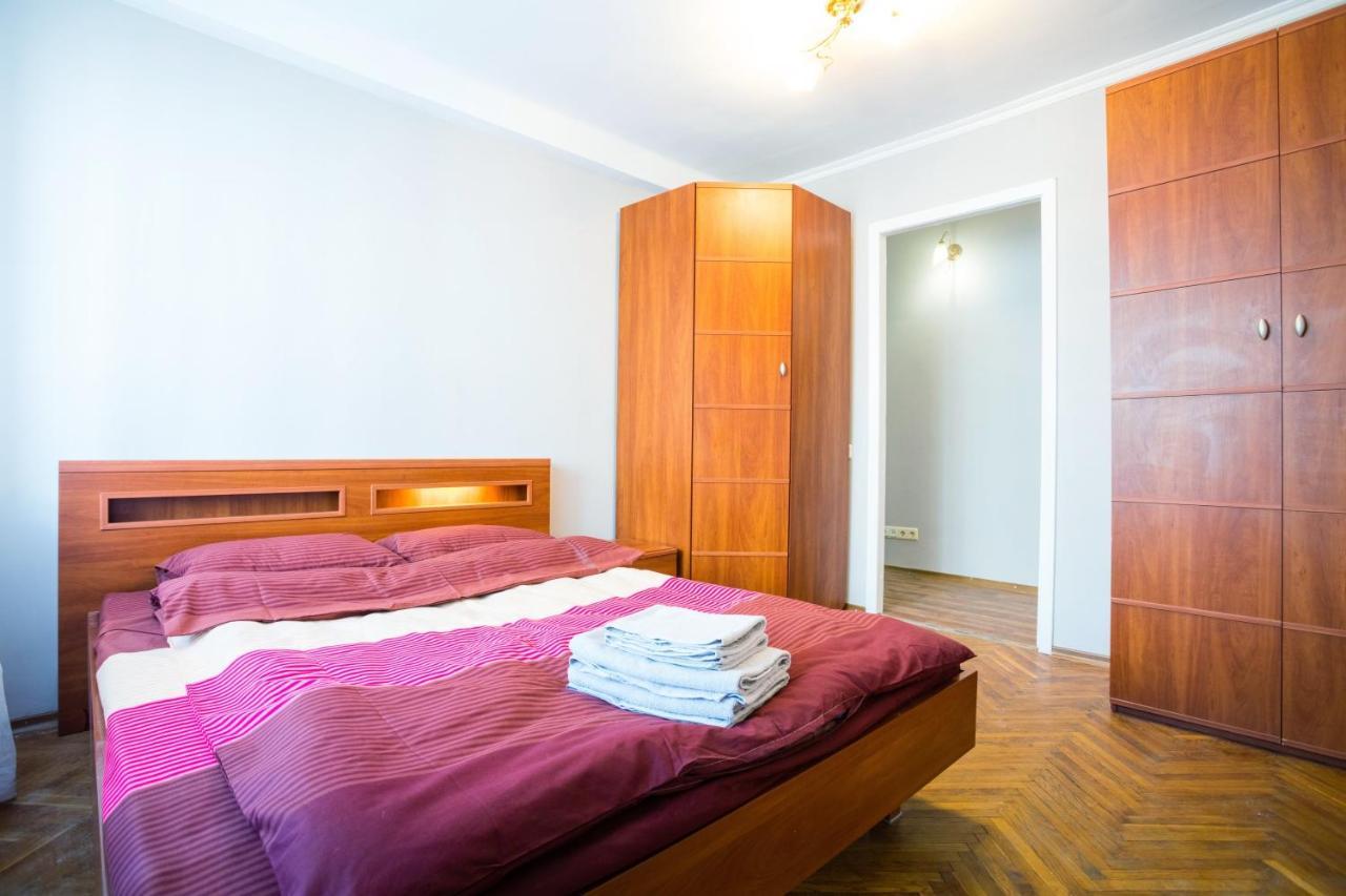 Apartment Near Metro Pecherskaya Kiev Buitenkant foto