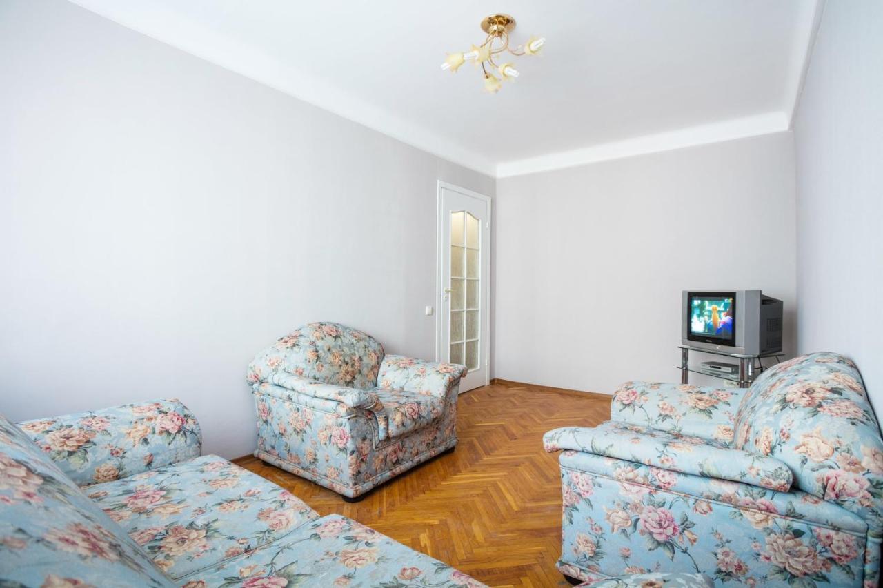Apartment Near Metro Pecherskaya Kiev Buitenkant foto